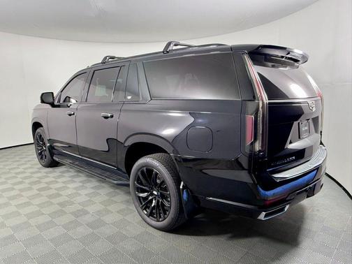 2022 Cadillac Escalade ESV Luxury