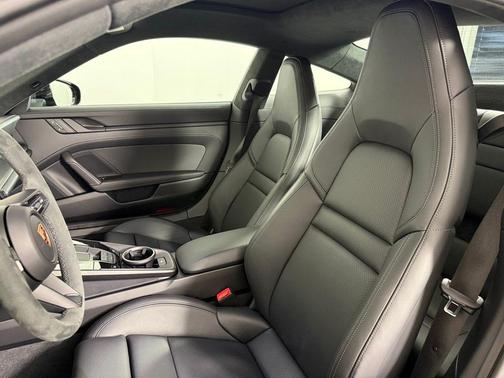 2025 Porsche 911 Carrera GTS