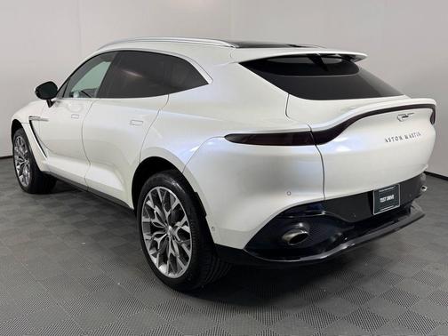 2021 Aston Martin DBX Base