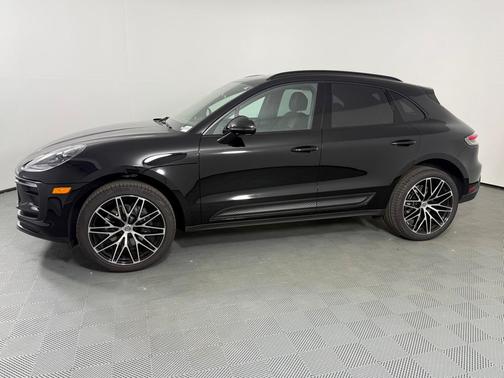 2025 Porsche Macan Base