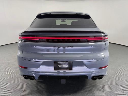 2025 Porsche Cayenne GTS