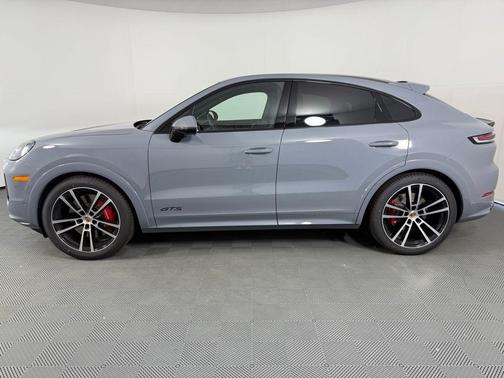 2025 Porsche Cayenne GTS