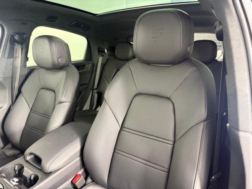 2025 Porsche Cayenne GTS