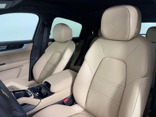 2026 Porsche Cayenne AWD