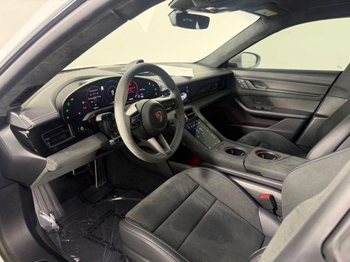 2024 Porsche Taycan GTS