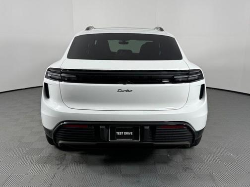 2025 Porsche Macan Turbo