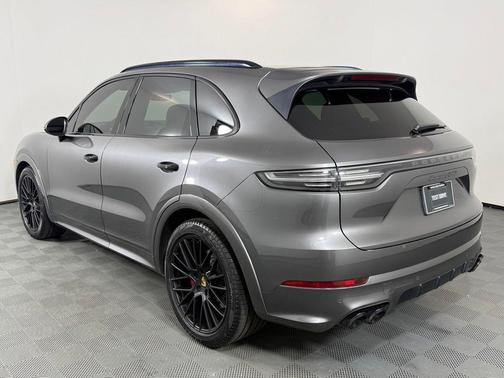 Quartzite Grey Metallic 2021 Porsche Cayenne GTS