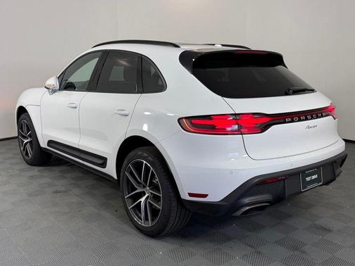 2025 Porsche Macan Base