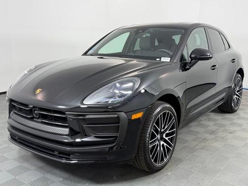 2025 Porsche Macan Base
