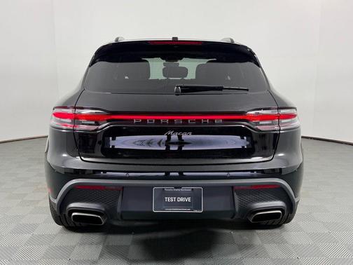 2025 Porsche Macan Base