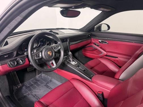 2017 Porsche 911 Carrera 4S