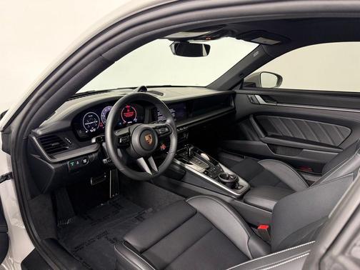 2025 Porsche 911 Carrera S