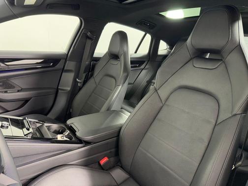 2025 Porsche Panamera Base