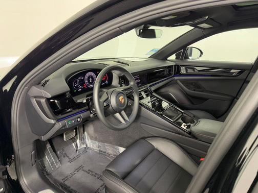 2025 Porsche Panamera Base