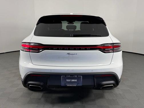 2026 Porsche Macan Base