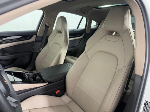 2025 Porsche Panamera 4