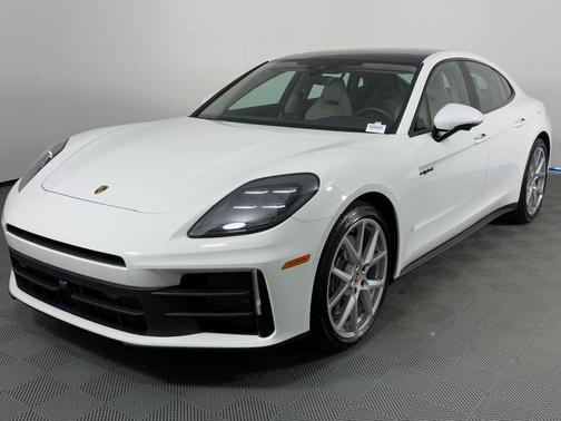 2025 Porsche Panamera 4