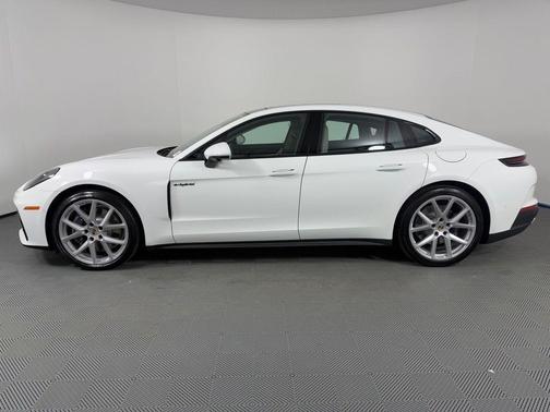 2025 Porsche Panamera 4