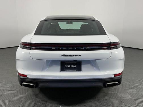 2025 Porsche Panamera 4