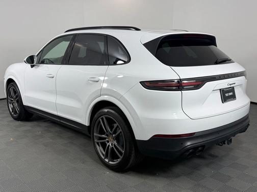 2023 Porsche Cayenne Platinum Edition