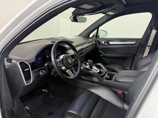 2023 Porsche Cayenne Platinum Edition