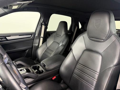 2023 Porsche Cayenne Platinum Edition