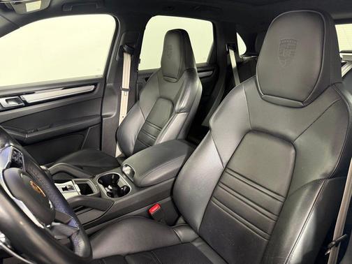 2023 Porsche Cayenne Platinum Edition