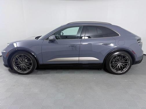 2025 Porsche Macan Turbo