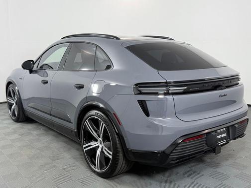 2025 Porsche Macan Turbo