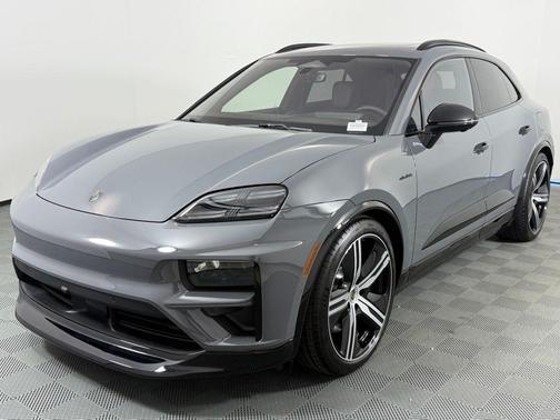 2025 Porsche Macan Turbo
