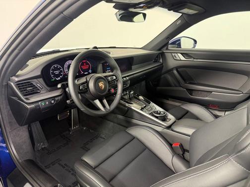 2025 Porsche 911 Carrera