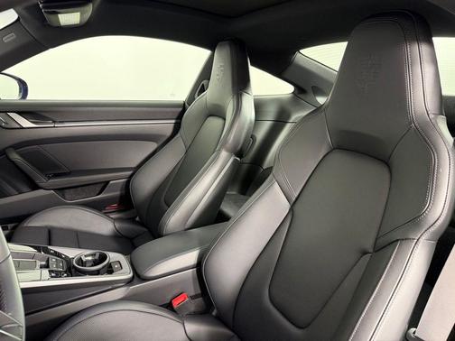 2025 Porsche 911 Carrera