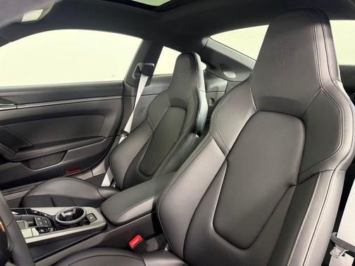 2025 Porsche 911 Carrera