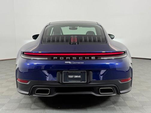 2025 Porsche 911 Carrera