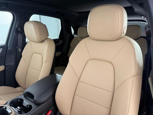 2025 Porsche Cayenne Base