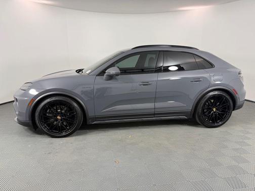 2025 Porsche Macan 4S