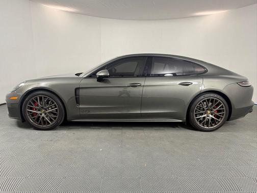 2022 Porsche Panamera GTS