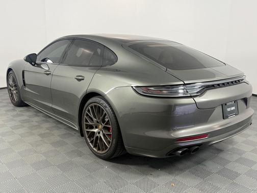 2022 Porsche Panamera GTS