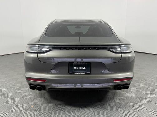 2022 Porsche Panamera GTS