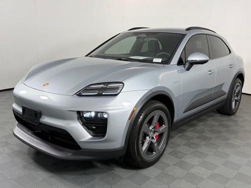 Dolomite Silver Metallic 2025 Porsche Macan 4S