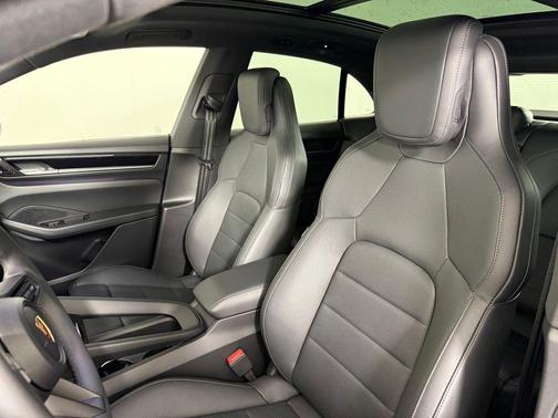 Dolomite Silver Metallic 2025 Porsche Macan 4S