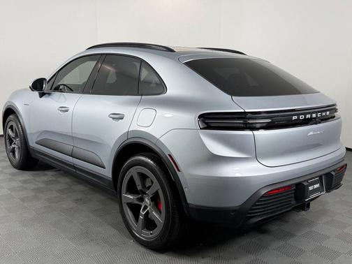 Dolomite Silver Metallic 2025 Porsche Macan 4S