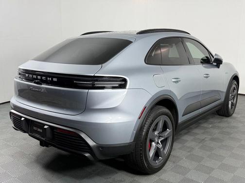 Dolomite Silver Metallic 2025 Porsche Macan 4S