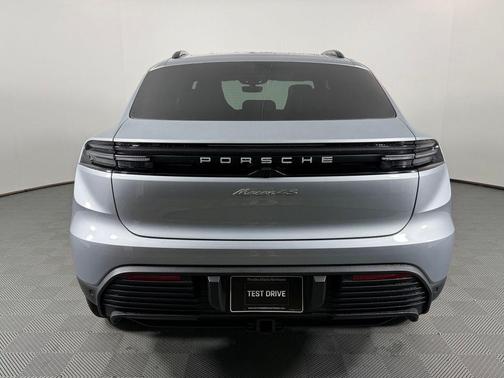 Dolomite Silver Metallic 2025 Porsche Macan 4S