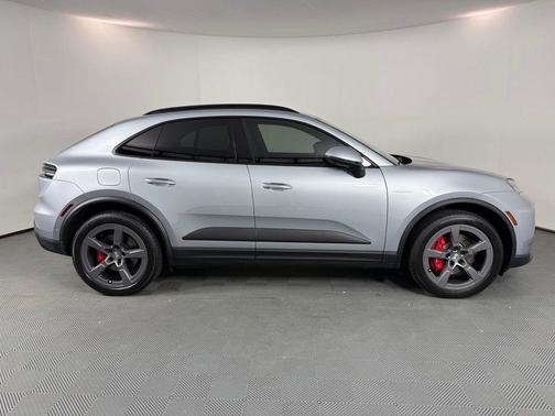 Dolomite Silver Metallic 2025 Porsche Macan 4S