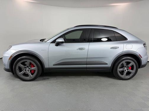 Dolomite Silver Metallic 2025 Porsche Macan 4S
