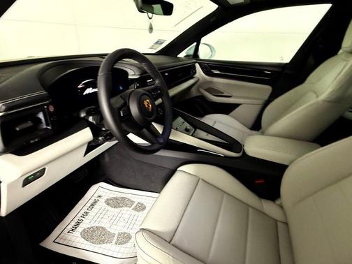 2025 Porsche Macan Electric Base