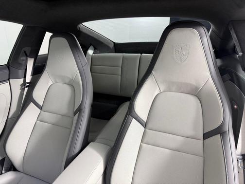 2025 Porsche 911 Carrera