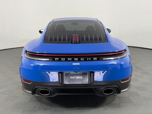 2025 Porsche 911 Carrera