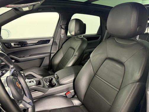 White 2019 Porsche Cayenne Base